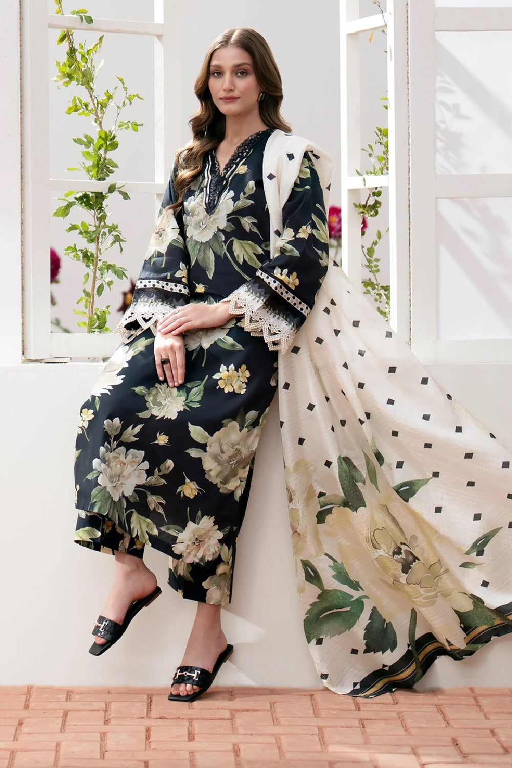 BAR0QUE EMBROIDERED LAWN SF-534 - TC-1112