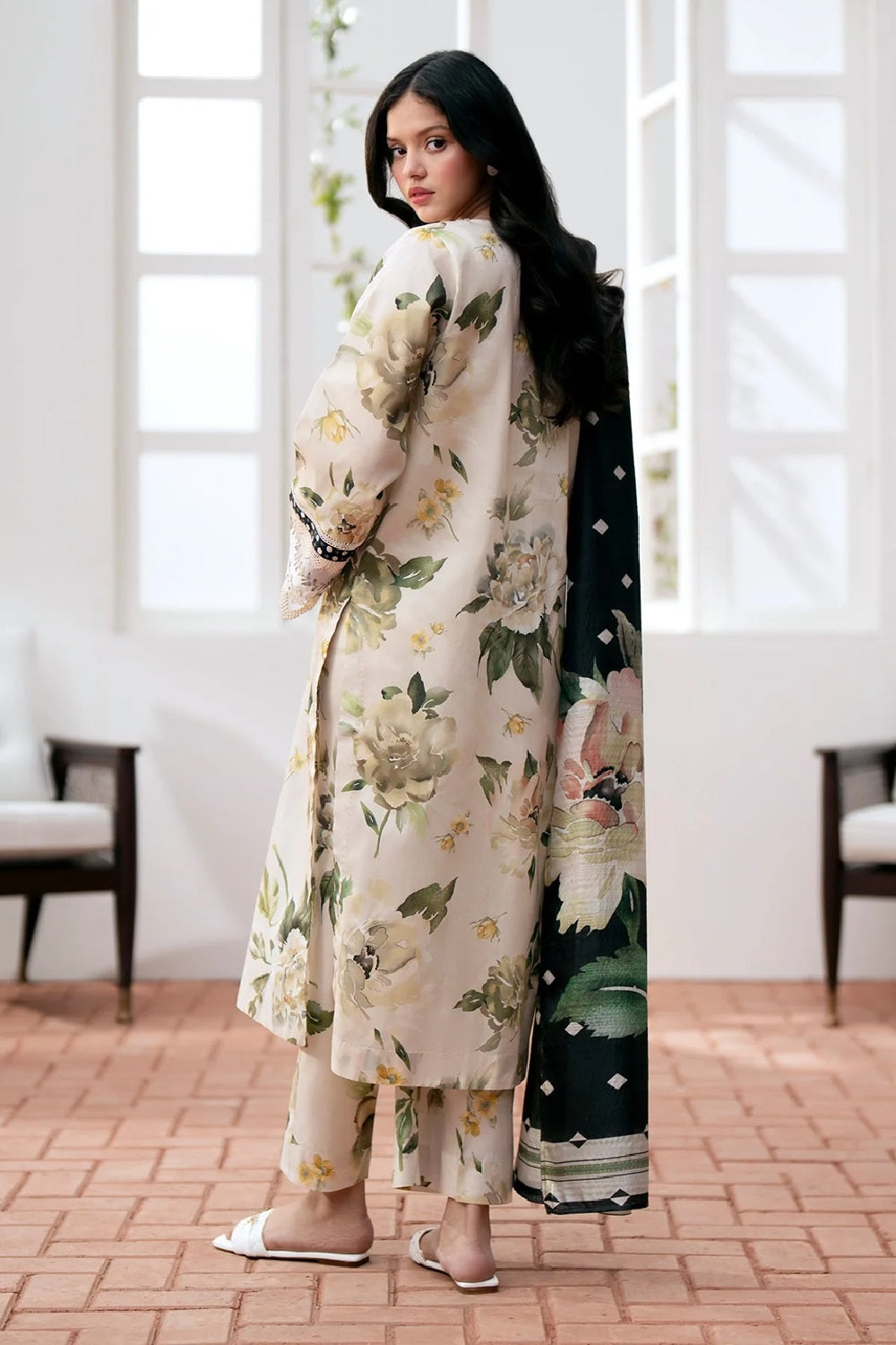 BAR0QUE EMBROIDERED LAWN SF-533 - TC-1111