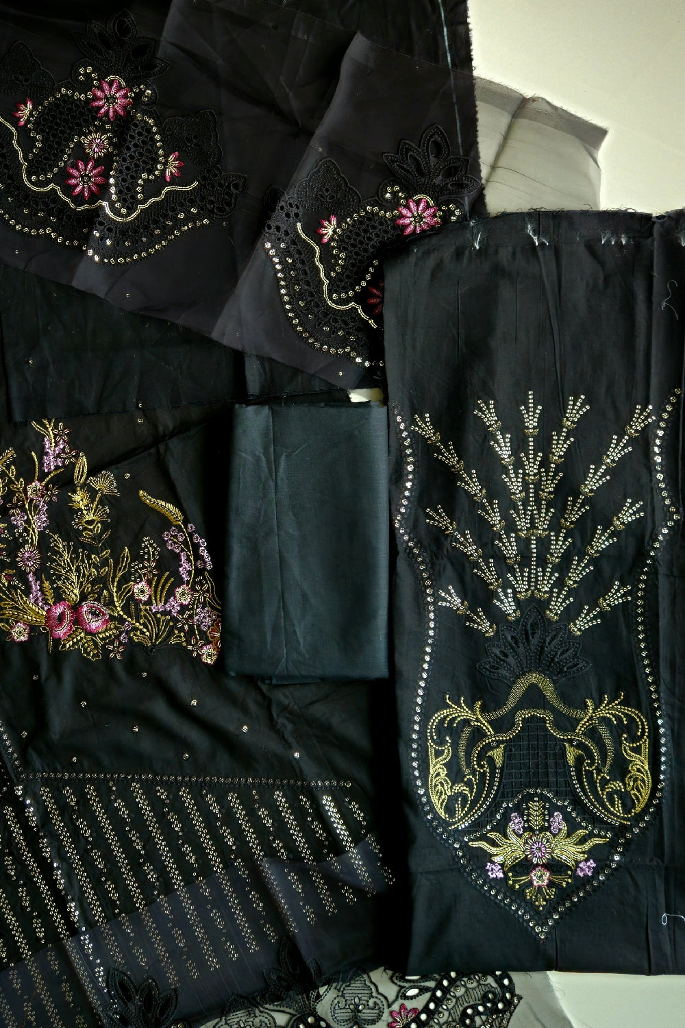 Mushq Astoria Festive Lawn '23 - OLIVIA - TC-547