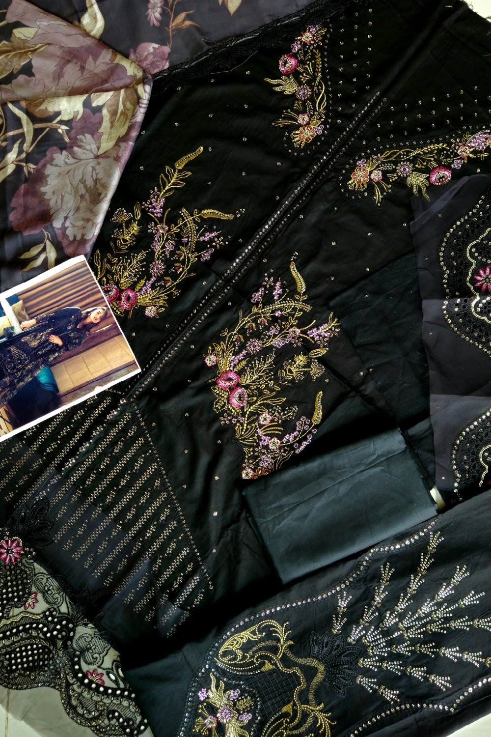 Mushq Astoria Festive Lawn '23 - OLIVIA - TC-547