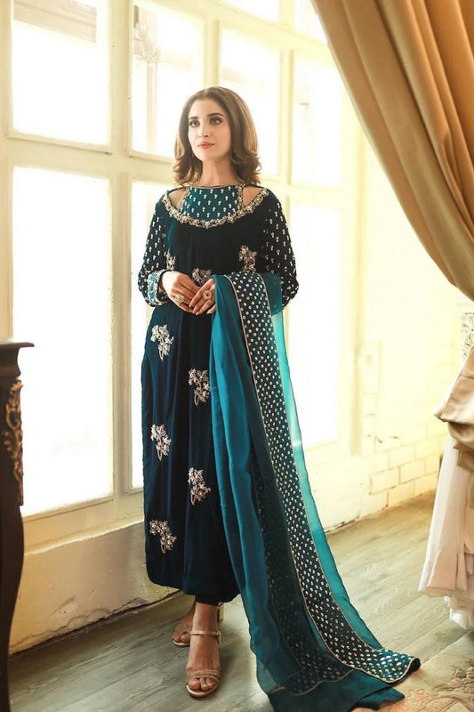 Afrozeh Luxury Formals Velvet Collection'24 - TC-1049