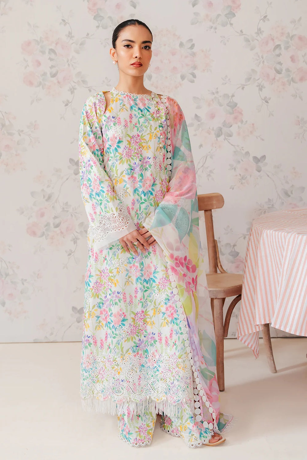 Afrozeh Vanilla-The Floral Charm Lawn V-1 '2024 - TC-751