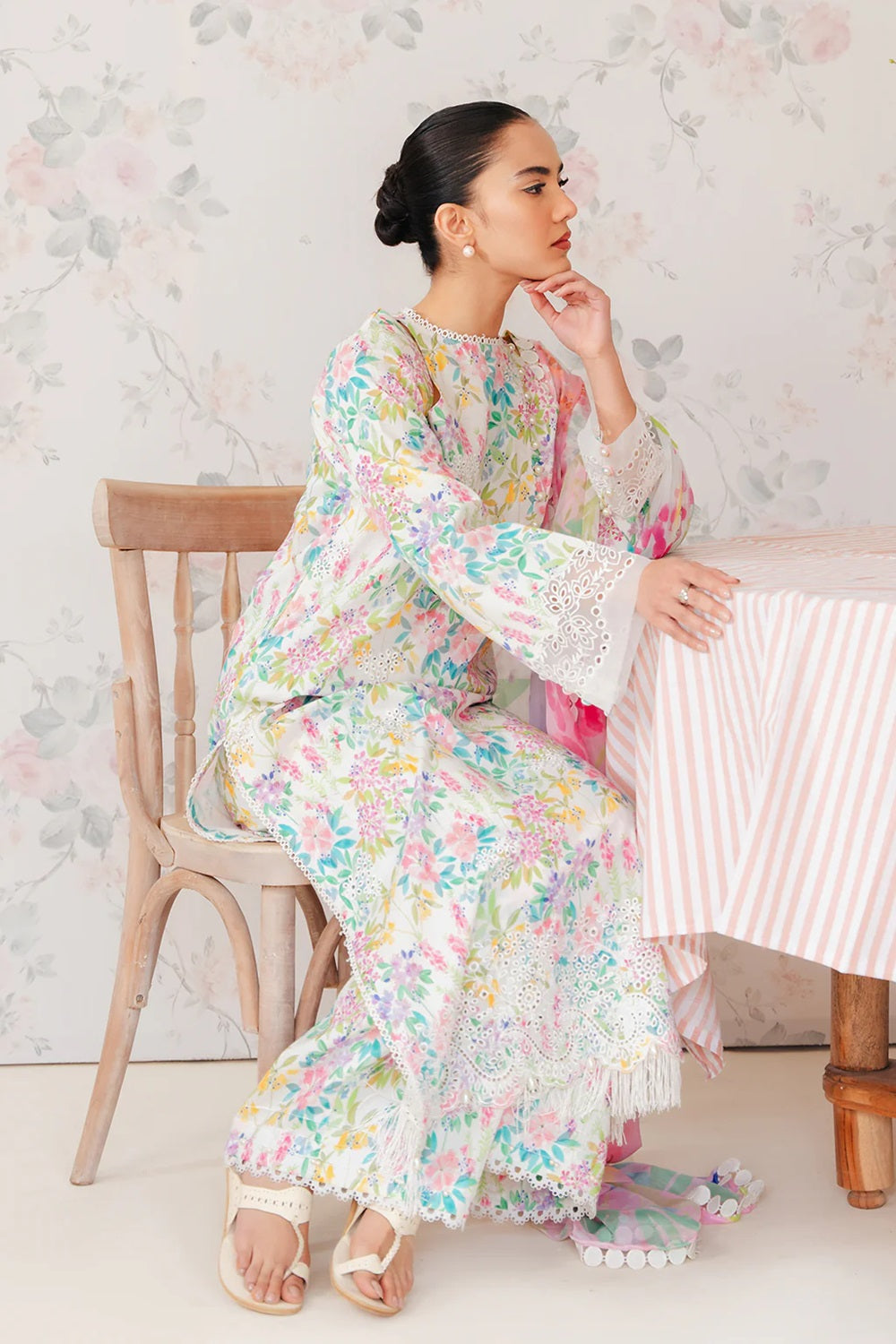 Afrozeh Vanilla-The Floral Charm Lawn V-1 '2024 - TC-751