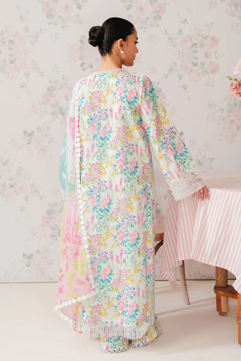 Afrozeh Vanilla-The Floral Charm Lawn V-1 '2024 - TC-751
