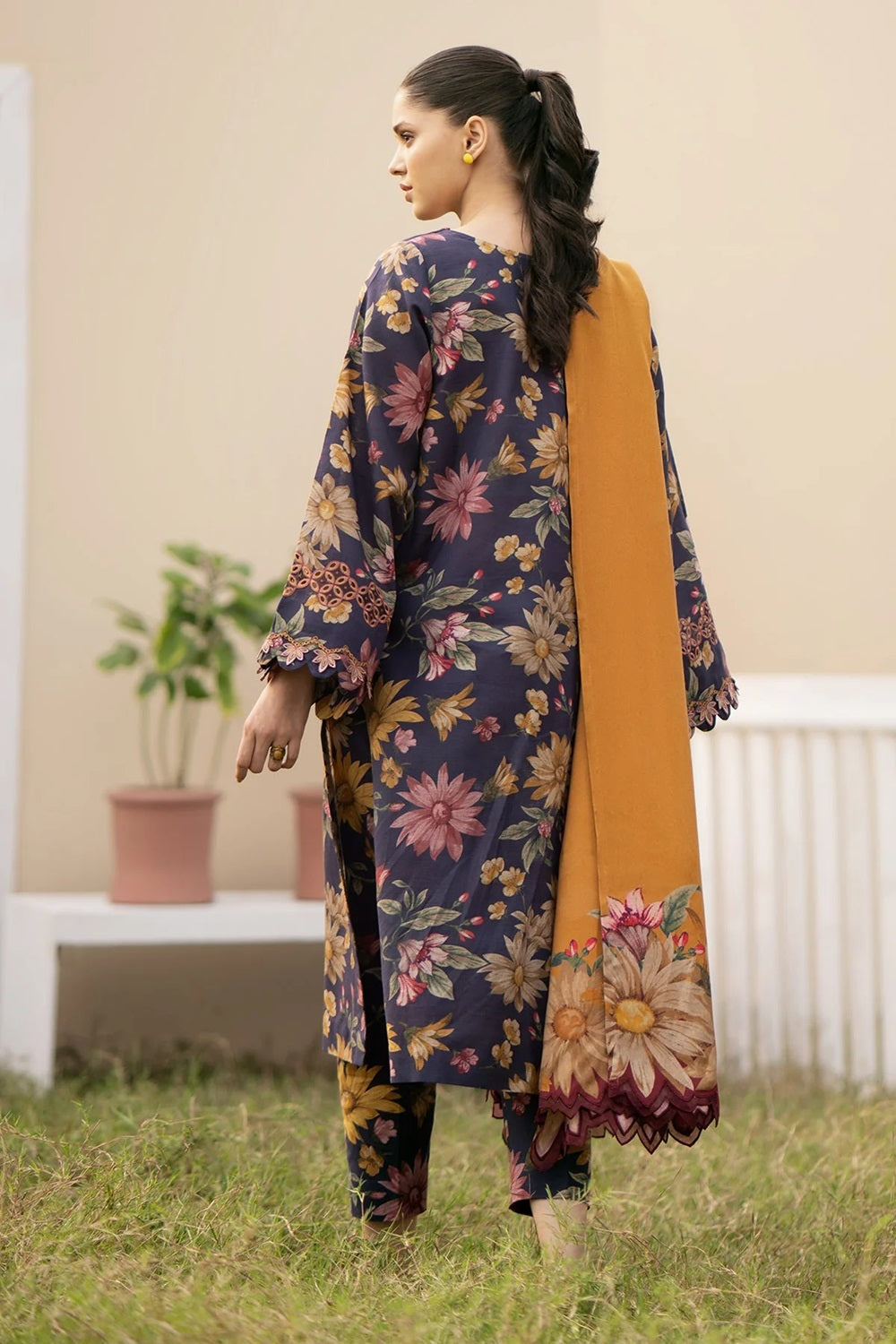 BAROQUE EMBROIDERED LAWN UF-494 - TC-732