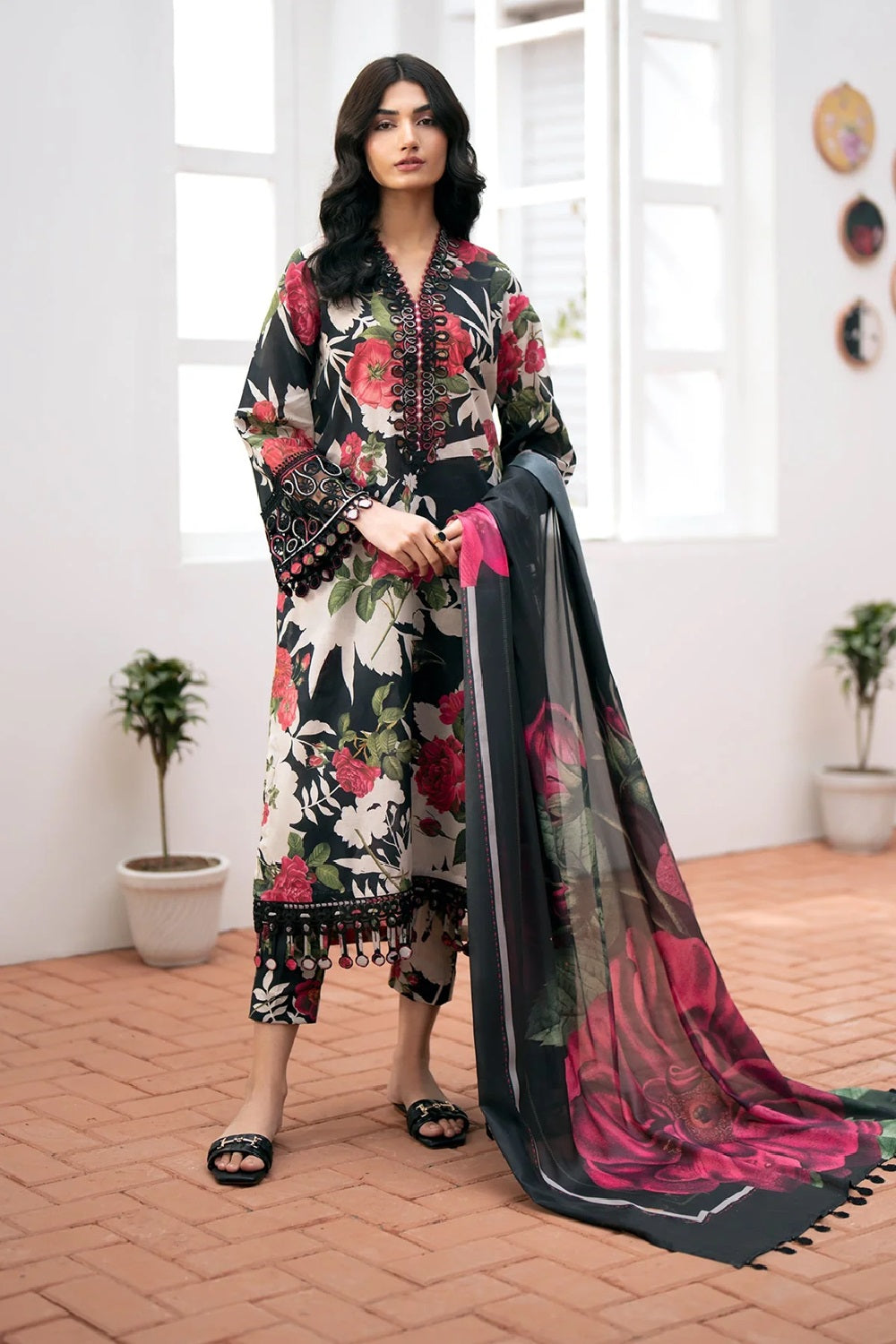 BAR0QUE EMBROIDERED LAWN SF-532 - TC-1154