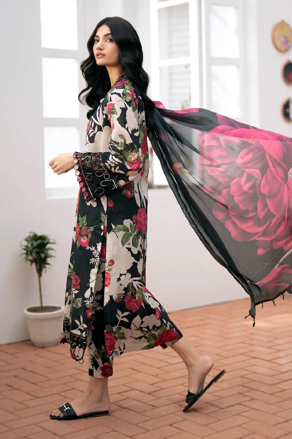 BAR0QUE EMBROIDERED LAWN SF-532 - TC-1154