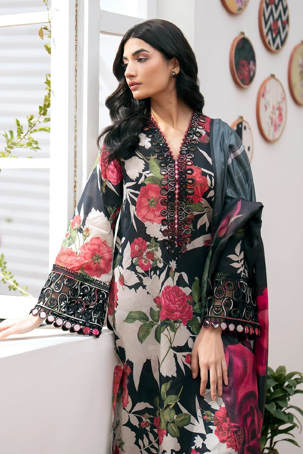 BAR0QUE EMBROIDERED LAWN SF-532 - TC-1154