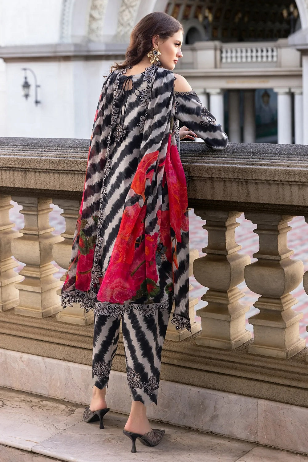 Charizma Embroidered Lawn'25 AG5-01 - TC-1208