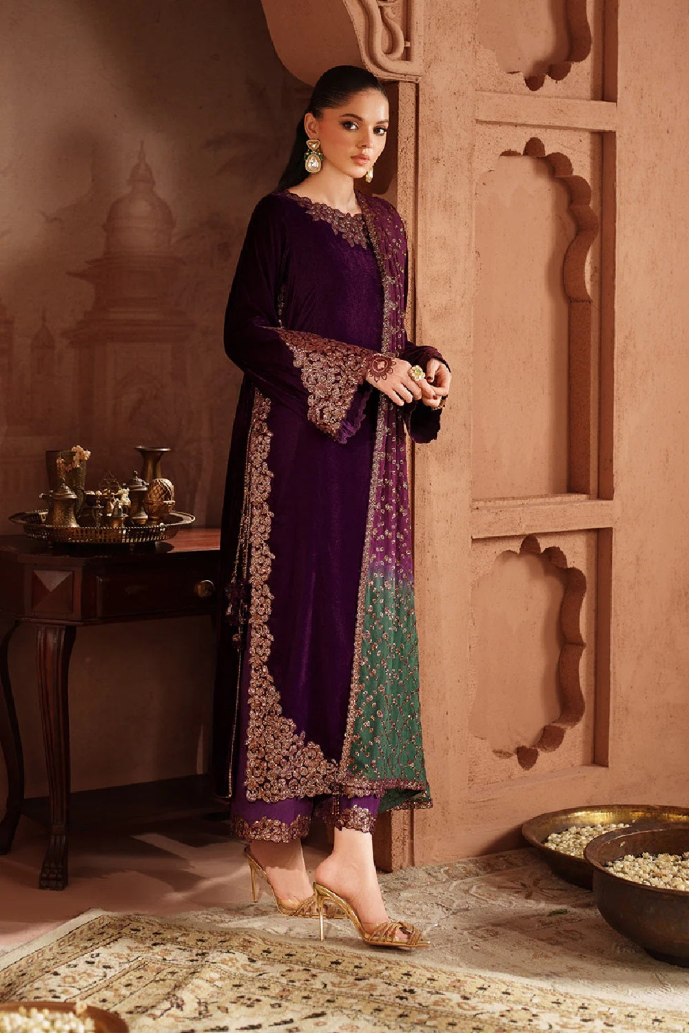 Iznik - Luxury Velvet Embroidered Edition - IV-57 - TC-1463