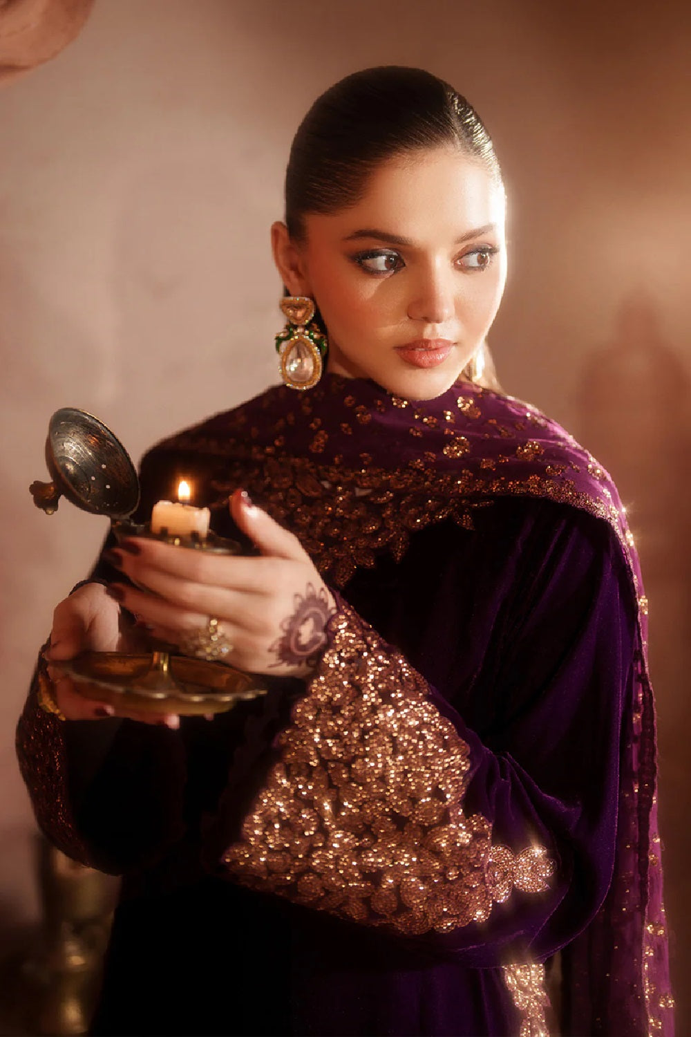 Iznik - Luxury Velvet Embroidered Edition - IV-57 - TC-1463