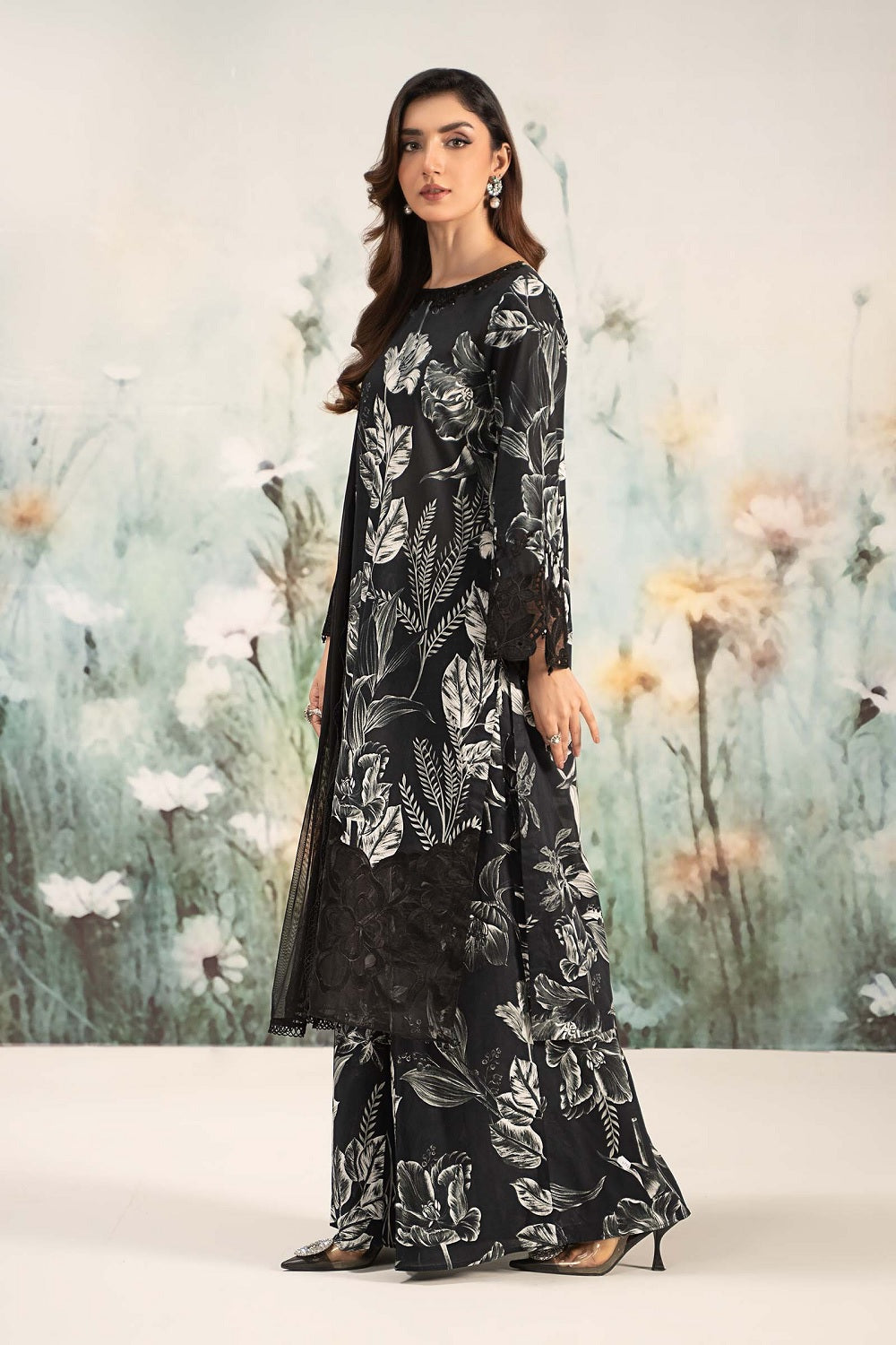 Maria.B Luxury Embroidered Lawn 2025 DW-EF25-29 - TC-1262