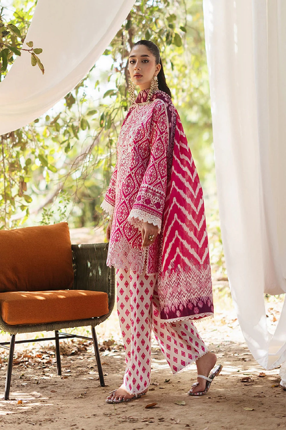 Zainab Chottani Tahra Lawn'24 - LEENA - D 4B - TC-836