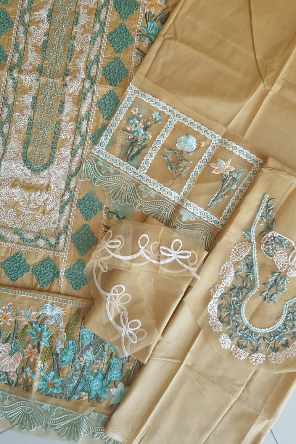 Crimson X Saira Shakira Luxury Lawn - D5 Serendipity - A Amber - TC-123