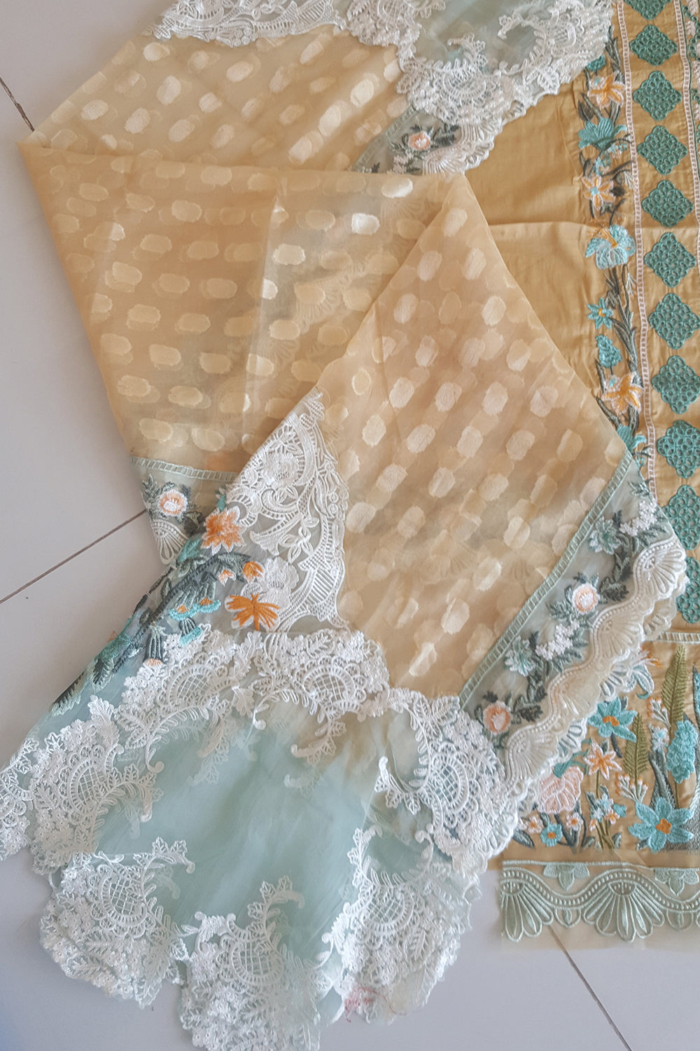 Crimson X Saira Shakira Luxury Lawn - D5 Serendipity - A Amber - TC-123